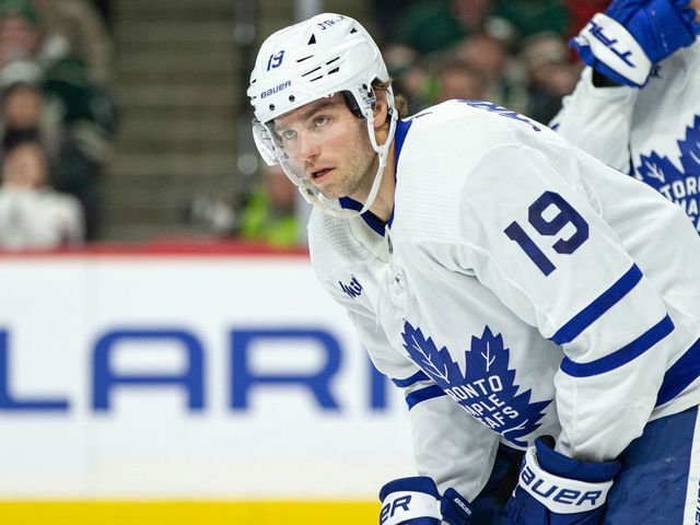 SAINT PAUL, MN - NOVEMBER 25: Toronto Maple Leafs center Calle Jarnkrok (19) gets ready for a faceoff during the NHL game between the Toronto Maple Leafs and the Minnesota Wild, on November 25th, 2022, at Xcel Energy Center in Saint Paul, MN.