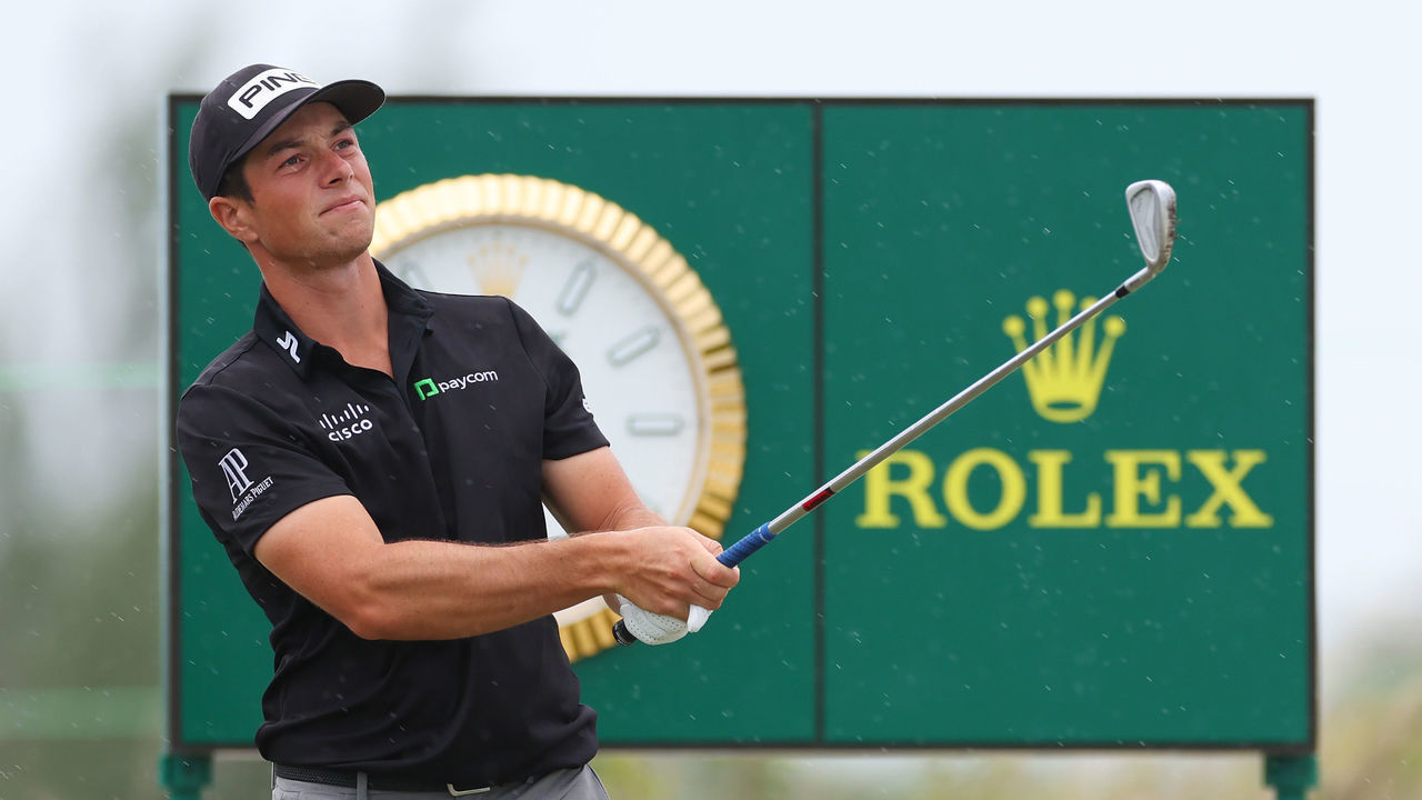 NASSAU, BAHAMAS - DECEMBER 02: Viktor Hovland of Norway plays his shot from the 17th tee during the second round of the Hero World Challenge at Albany Golf Course on December 02, 2022 in Nassau, Bahamas.