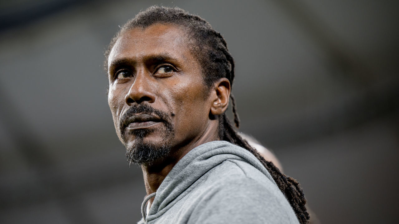 DOHA, QATAR - NOVEMBER 29: Head coach Aliou Cisse of Senegal reacts during the FIFA World Cup Qatar 2022 Group A match between Ecuador and Senegal at Khalifa International Stadium on November 29, 2022 in Doha, Qatar.