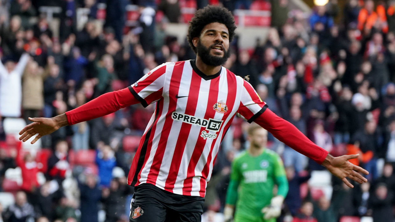 Sunderland's Ellis Simms celebrates scoring his sides third goal of the game during the Sky Bet Championship match at the Stadium of Light, Sunderland. Picture date: Saturday December 3, 2022.