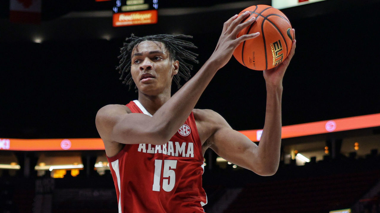 PORTLAND, OR - NOVEMBER 24: Noah Clowney #15 of the Alabama Crimson Tide holds the ball during the game against the Michigan State Spartans at Moda Center on November 24, 2022 in Portland, Oregon.