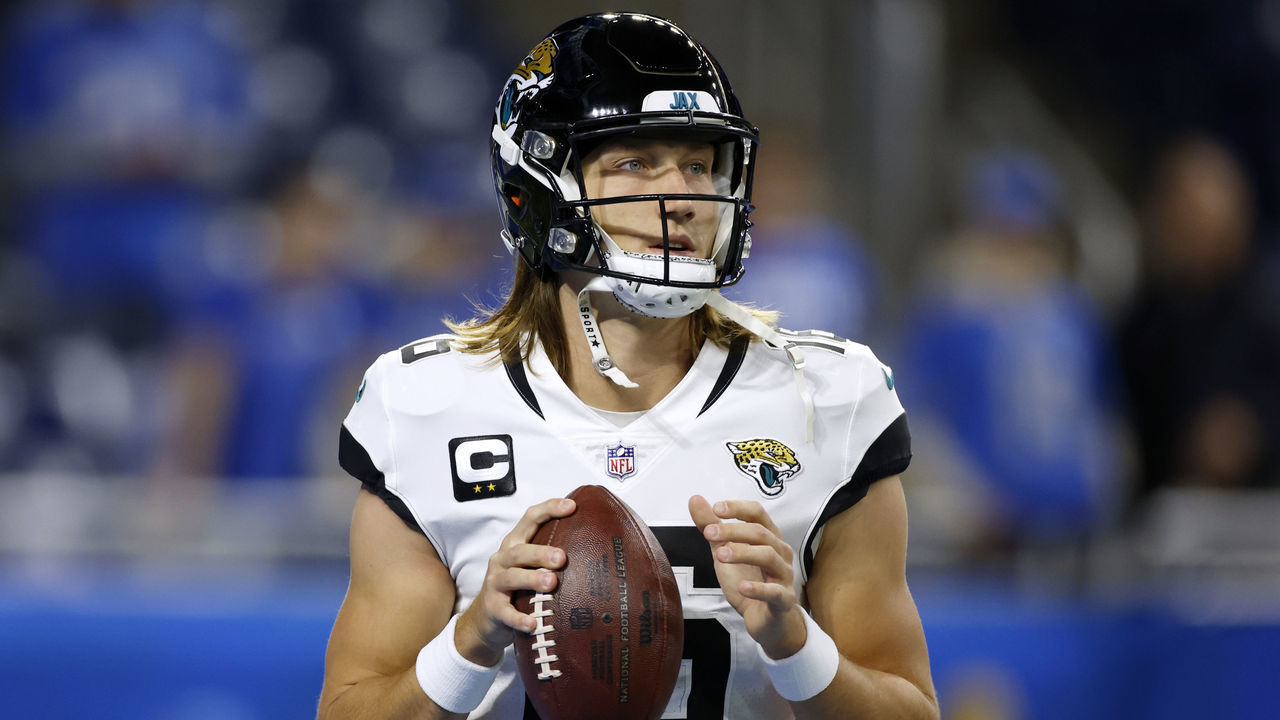DETROIT, MICHIGAN - DECEMBER 04: Trevor Lawrence #16 of the Jacksonville Jaguars warms up before the game against the Detroit Lions at Ford Field on December 04, 2022 in Detroit, Michigan.