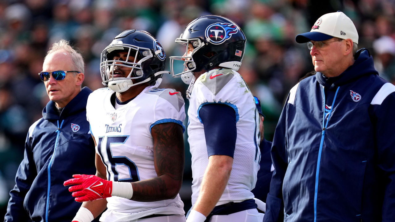 Titans' Burks evaluated for concussion after helmet hit