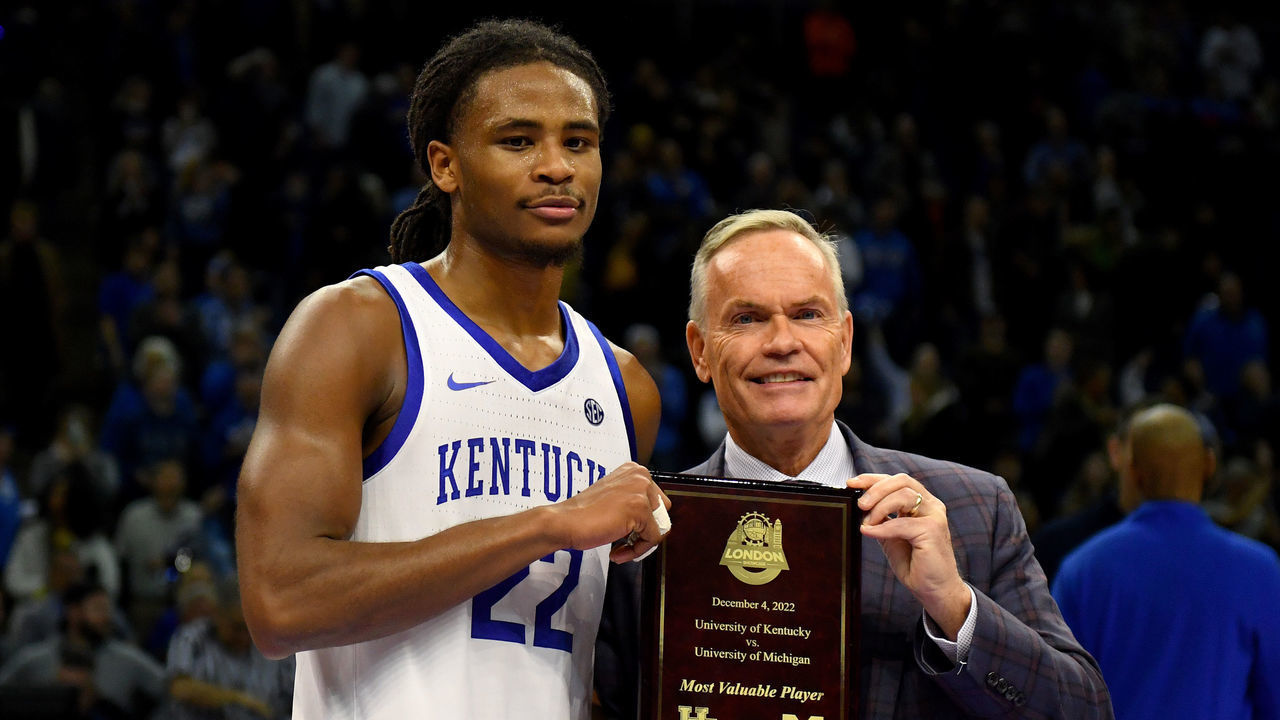 LONDON, ENGLAND - DECEMBER 04: Cason Wallace of Kentucky is presented with Most Valuable Player award during the Basketball Hall of Fame London Showcase between University of Kentucky and University of Michigan at The O2 Arena on December 04, 2022 in London, England.