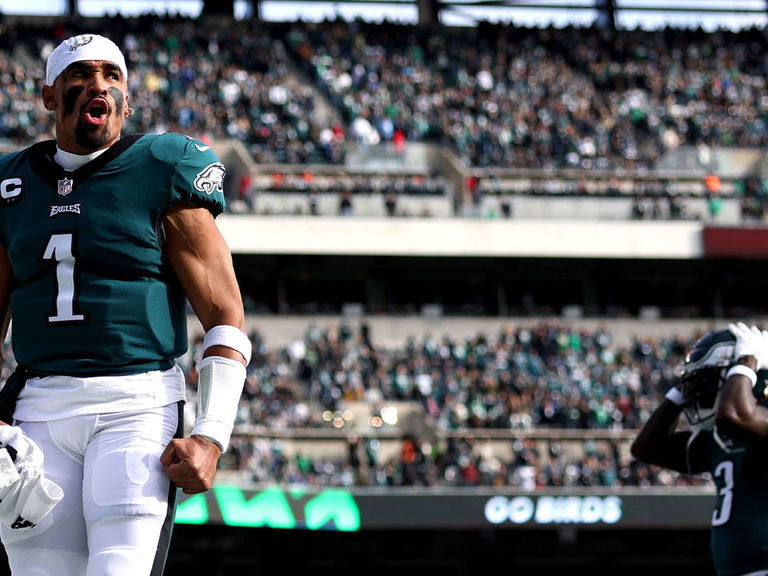 Jalen Hurts has 3 TD passes plus TD run, Eagles beat Titans 35-10