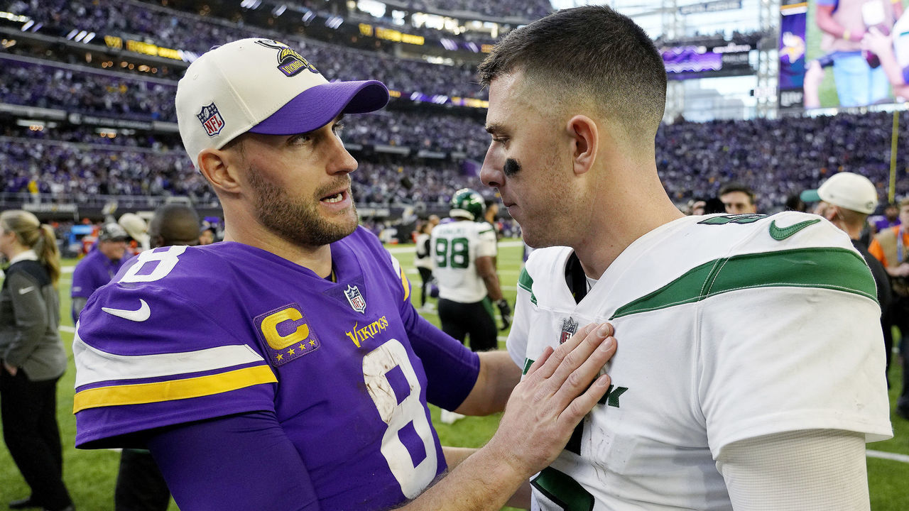 MINNEAPOLIS, MINNESOTA - DECEMBER 04: Kirk Cousins #8 of the Minnesota Vikings talks to Mike White #5 of the New York Jets after Minnesota's 27-22 win at U.S. Bank Stadium on December 04, 2022 in Minneapolis, Minnesota.
