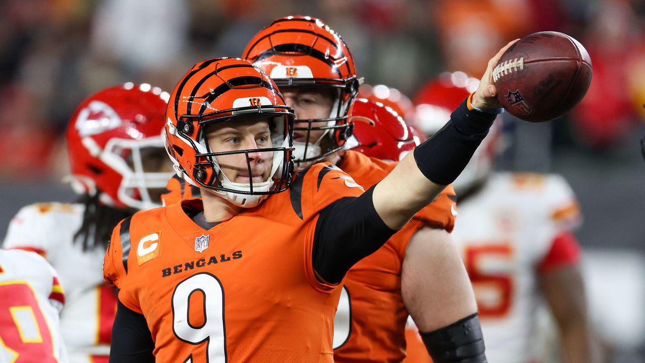 CINCINNATI, OH - DECEMBER 04: Cincinnati Bengals quarterback Joe Burrow (9) reacts after carrying the ball for a first down during the game against the Kansas City Chiefs and the Cincinnati Bengals on December 3, 2022, at the Paycor Stadium in Cincinnati, OH.