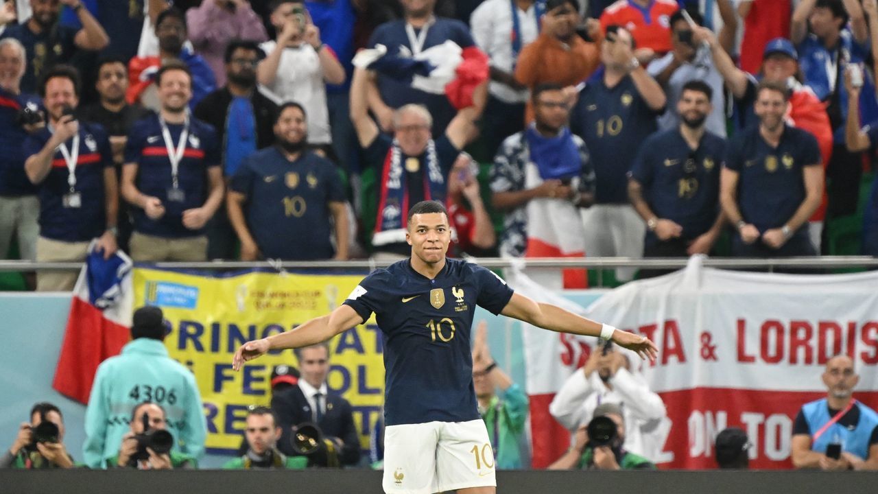 TOPSHOT - France's forward #10 Kylian Mbappe celebrates scoring his team's third goal during the Qatar 2022 World Cup round of 16 football match between France and Poland at the Al-Thumama Stadium in Doha on December 4, 2022.