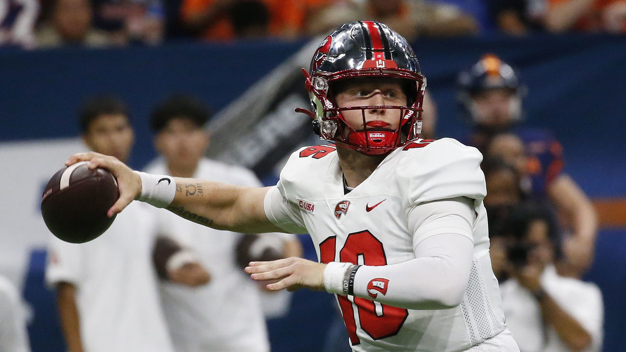 SAN ANTONIO, TX - OCTOBER 08: Austin Reed #16 of the Western Kentucky Hilltoppers looks to pass against the UTSA Roadrunners at the Alamodome on October 08, 2022 in San Antonio, Texas.