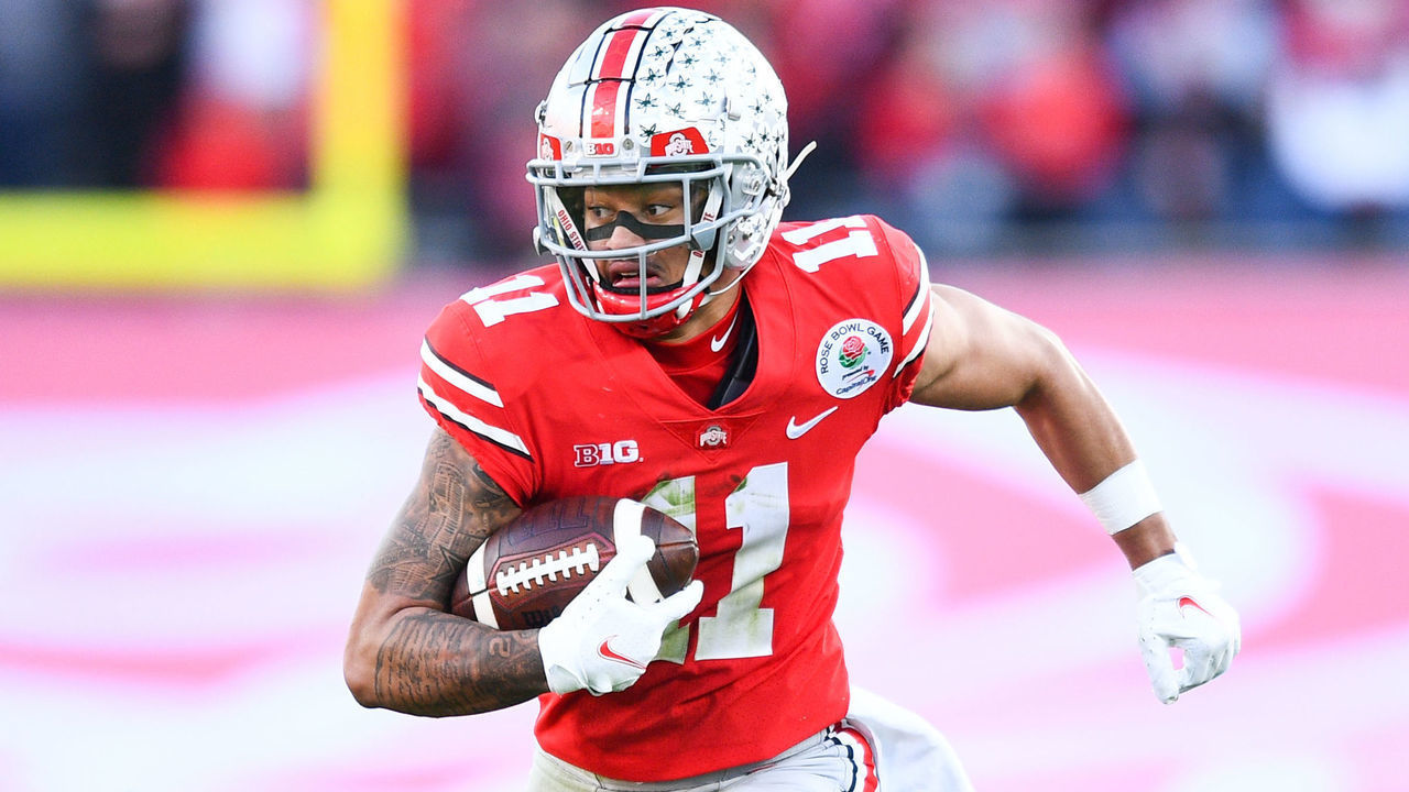 PASADENA, CA - JANUARY 01: Ohio State Buckeyes wide receiver Jaxon Smith-Njigba (11) runs up field during the Rose Bowl game between the Ohio State Buckeyes and the Utah Utes on January 1, 2022 at the Rose Bowl in Pasadena, CA.