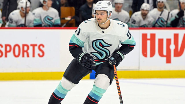 ST. PAUL, MN - NOVEMBER 03: Seattle Kraken Center Shane Wright (51) follows the play during a game between the Minnesota Wild and Seattle Kraken on November 3, 2022, at Xcel Energy Center in St. Paul, MN.