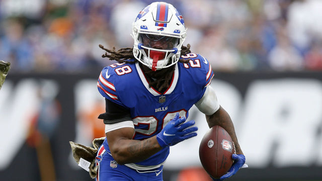EAST RUTHERFORD, NEW JERSEY - NOVEMBER 06: (NEW YORK DAILIES OUT) James Cook #28 of the Buffalo Bills in action against the New York Jets at MetLife Stadium on November 06, 2022 in East Rutherford, New Jersey. The Jets defeated the Bills 20-17.