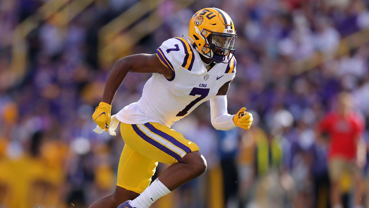 BATON ROUGE, LOUISIANA - OCTOBER 22: Kayshon Boutte #7 of the LSU Tigers runs a route against the Mississippi Rebels during a game at Tiger Stadium on October 22, 2022 in Baton Rouge, Louisiana.