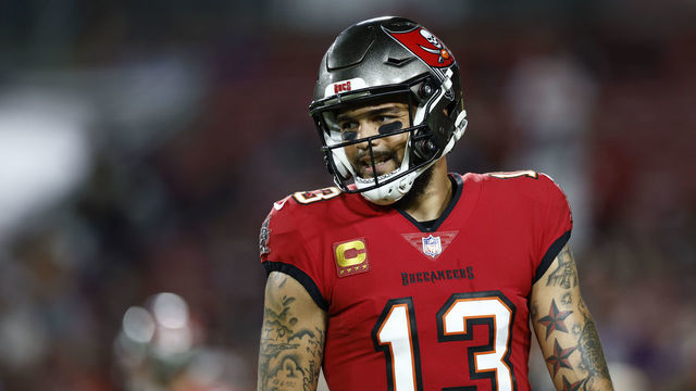 TAMPA, FLORIDA - OCTOBER 27: Mike Evans #13 of the Tampa Bay Buccaneers warms up prior to the game against the Baltimore Ravens at Raymond James Stadium on October 27, 2022 in Tampa, Florida.