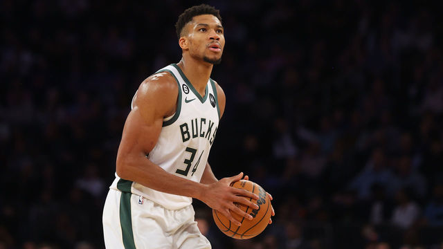 NEW YORK, NEW YORK - NOVEMBER 30: Giannis Antetokounmpo #34 of the Milwaukee Bucks in action against the New York Knicks at Madison Square Garden on November 30, 2022 in New York City. Milwaukee Bucks defeated the New York Knicks 109-103.