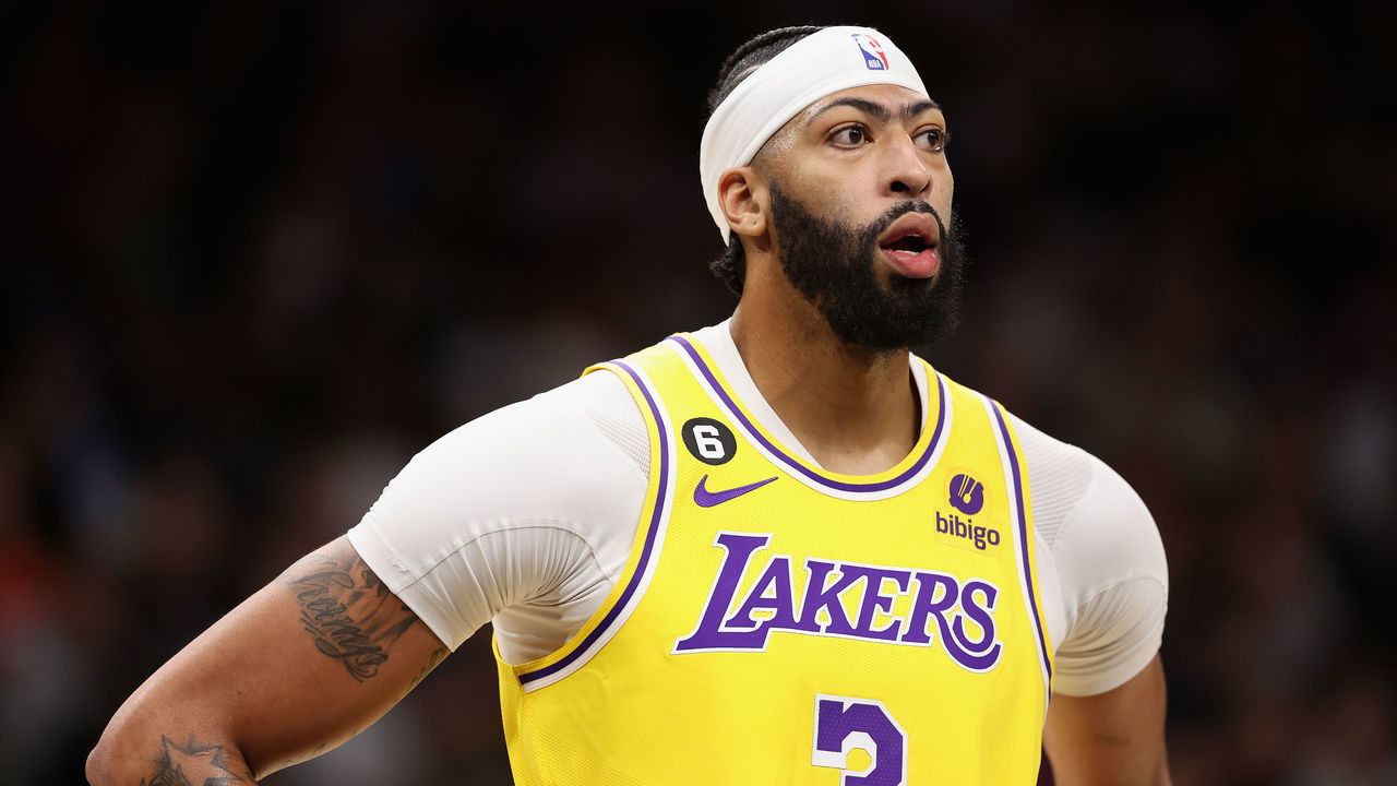 PHOENIX, ARIZONA - NOVEMBER 22: Anthony Davis #3 of the Los Angeles Lakers during the first half of the NBA game at Footprint Center on November 22, 2022 in Phoenix, Arizona.