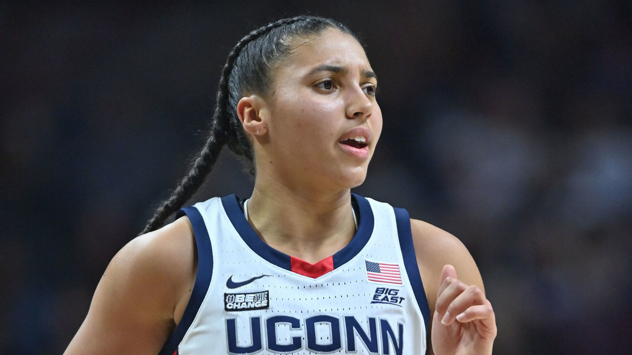 STORRS, CT - DECEMBER 02: UConn Huskies guard Azzi Fudd (35) during the game as the Providence Friars take on the UConn Huskies on December 2, 2022, at the Harry A. Gampel Pavilion in Storrs, Connecticut.