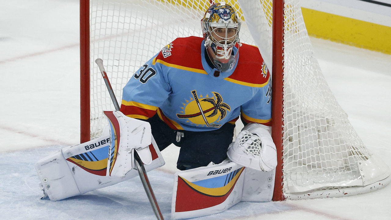 SUNRISE, FL - NOVEMBER 26: Goaltender Spencer Knight #30 of the Florida Panthers defends the net against the St Louis Blues at the FLA Live Arena on November 26, 2022 in Sunrise, Florida.