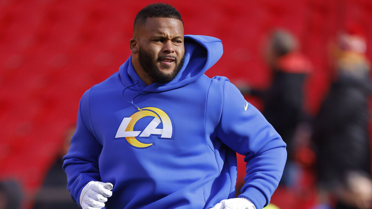 KANSAS CITY, MISSOURI - NOVEMBER 27: Aaron Donald #99 of the Los Angeles Rams warms up before a game against the Kansas City Chiefs at Arrowhead Stadium on November 27, 2022 in Kansas City, Missouri.
