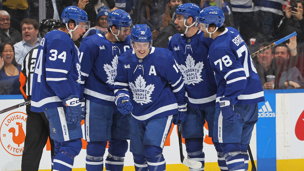TORONTO, CANADA - DECEMBER 8: Mitchell Marner #16 of the Toronto Maple Leafs extends his team point scoring streak to 21 games with a goal against the Los Angeles Kings during an NHL game at Scotiabank Arena on December 8, 2022 in Toronto, Ontario, Canada.