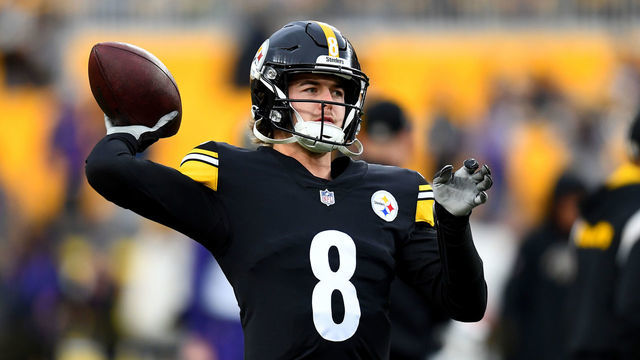 PITTSBURGH, PENNSYLVANIA - DECEMBER 11: Kenny Pickett #8 of the Pittsburgh Steelers warms up prior to the game against the Baltimore Ravens at Acrisure Stadium on December 11, 2022 in Pittsburgh, Pennsylvania.