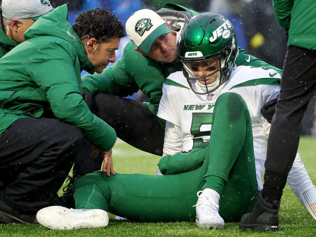 Banged-up Mike White hospitalized after Jets' tight loss to Bills - CBS New  York