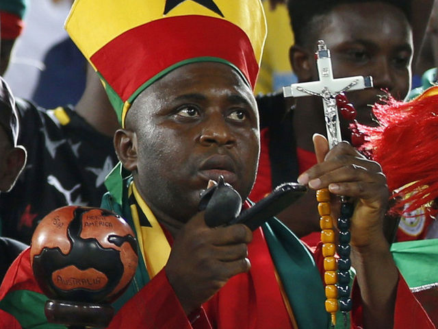 VIDEO: Creepy Ghana fan paints face like witch doctor