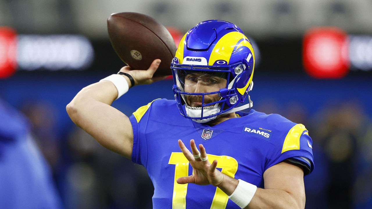 INGLEWOOD, CALIFORNIA - DECEMBER 08: Baker Mayfield #17 of the Los Angeles Rams warms up before the game against the Las Vegas Raiders at SoFi Stadium on December 08, 2022 in Inglewood, California.