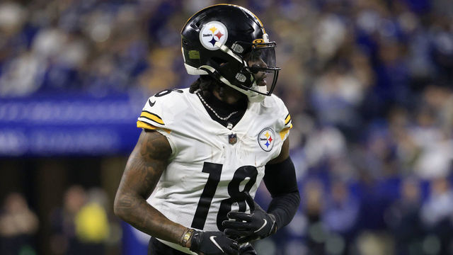 INDIANAPOLIS, INDIANA - NOVEMBER 28: Diontae Johnson #18 of the Pittsburgh Steelers on the field in the game against the Indianapolis Colts at Lucas Oil Stadium on November 28, 2022 in Indianapolis, Indiana.