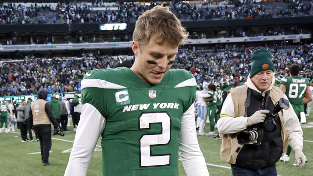 EAST RUTHERFORD, NEW JERSEY - DECEMBER 18: Zach Wilson #2 of the New York Jets walks off the field after losing to the Detroit Lions at MetLife Stadium on December 18, 2022 in East Rutherford, New Jersey.