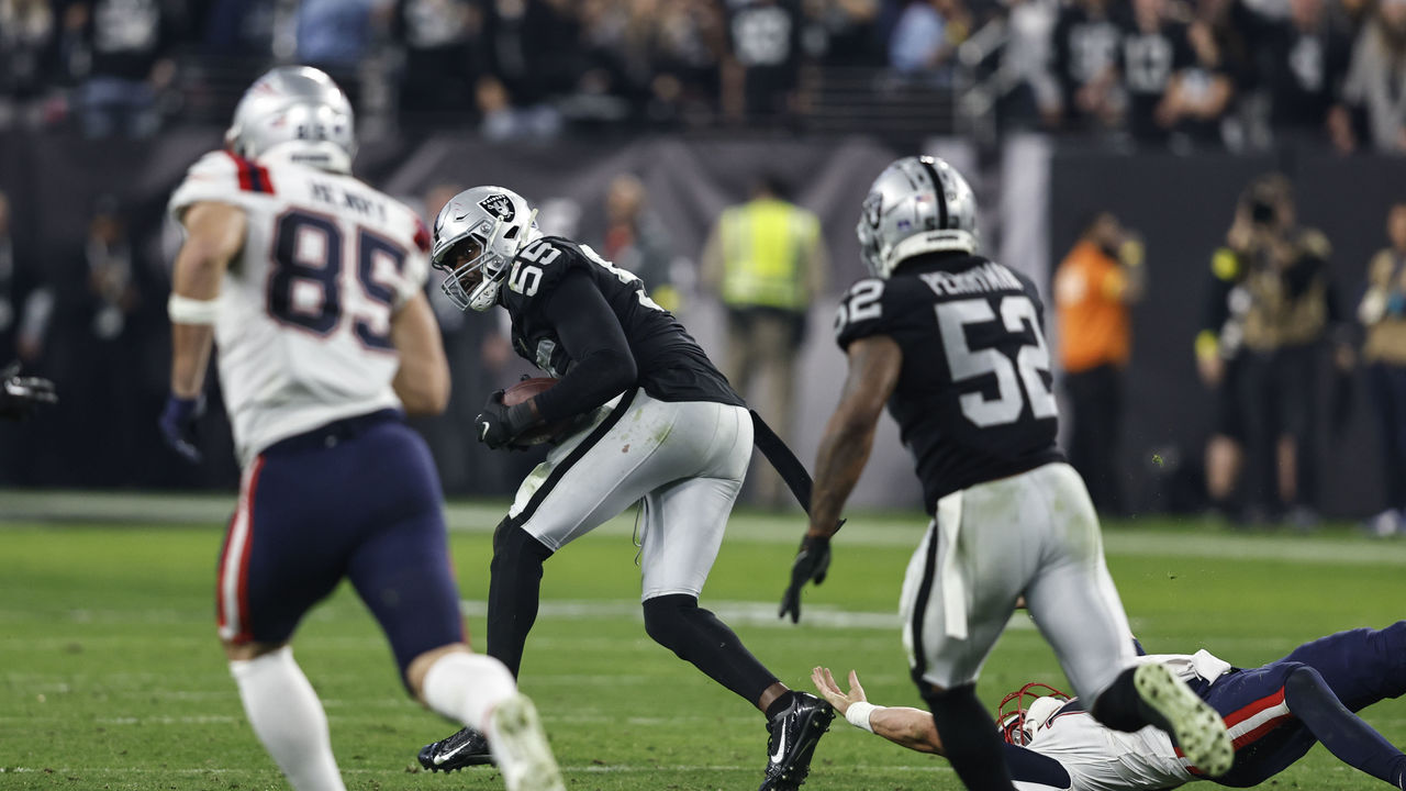 Las Vegas Raiders stun New England Patriots on bizarre final play