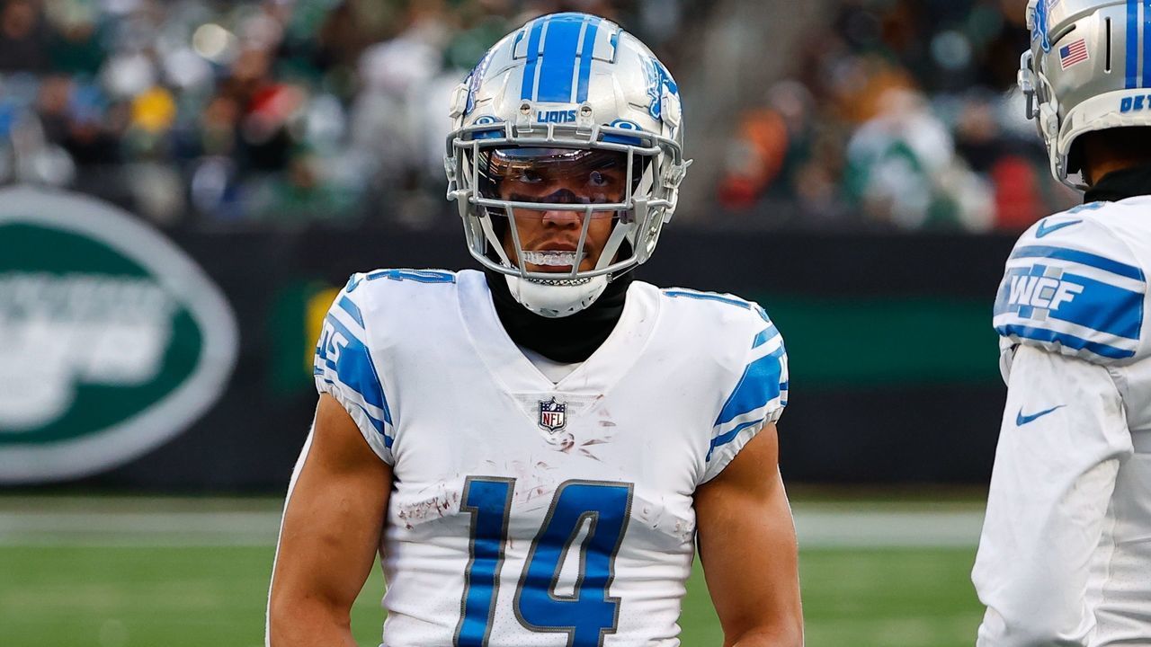 EAST RUTHERFORD, NJ - DECEMBER 18: Detroit Lions wide receiver Amon-Ra St. Brown (14) during the National Football League game between the New York Jets and the Detroit Lions on December 18, 2022 at MetLife Stadium in East Rutherford, New Jersey.