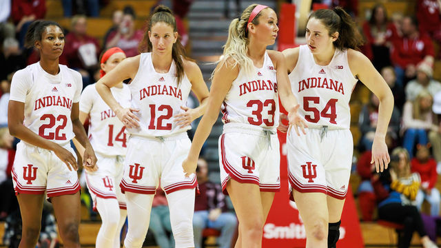 BLOOMINGTON, UNITED STATES - 2022/12/18: Indiana Hoosiers guards Chloe Moore-McNeil (22), Sara Scalia (14), Yarden Garzon (12), Sydney Parrish (33) and Indiana Hoosiers forward Mackenzie Holmes (54) play against Morehead State during the NCAA women's basketball game at Simon Skjodt Assembly Hall in Bloomington. IU beat Morehead State 87-24.
