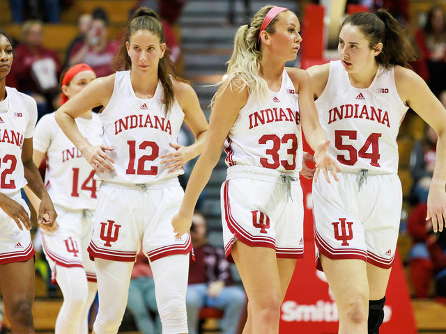 BLOOMINGTON, UNITED STATES - 2022/12/18: Indiana Hoosiers guards Chloe Moore-McNeil (22), Sara Scalia (14), Yarden Garzon (12), Sydney Parrish (33) and Indiana Hoosiers forward Mackenzie Holmes (54) play against Morehead State during the NCAA women's basketball game at Simon Skjodt Assembly Hall in Bloomington. IU beat Morehead State 87-24.