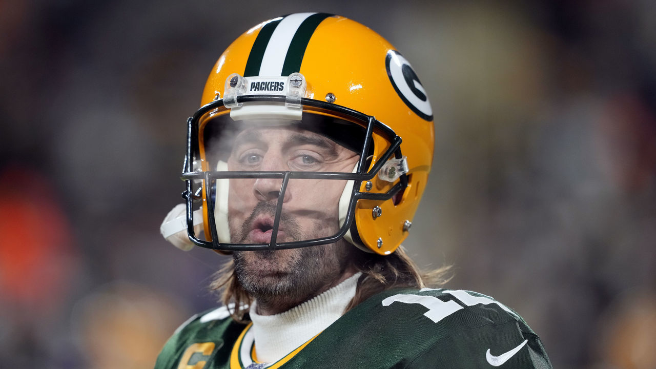 GREEN BAY, WISCONSIN - JANUARY 02: Quarterback Aaron Rodgers #12 of the Green Bay Packers warms up prior to the game against the Minnesota Vikings at Lambeau Field on January 02, 2022 in Green Bay, Wisconsin.