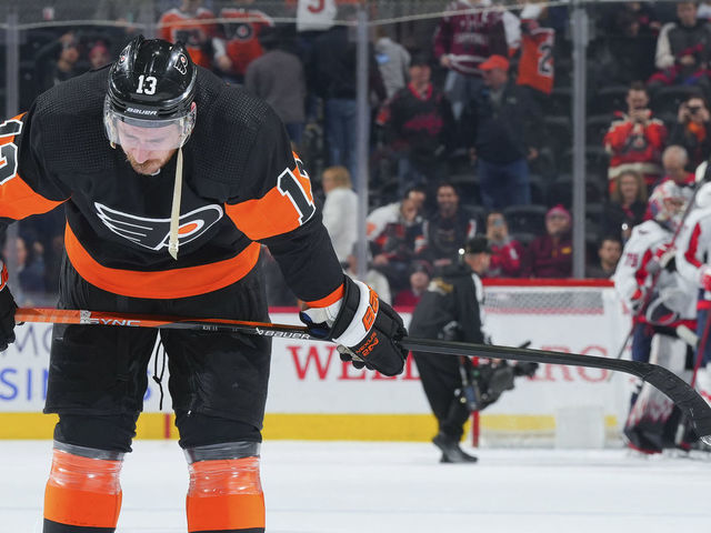 Kevin Hayes of the Philadelphia Flyers prepares for warm-ups in