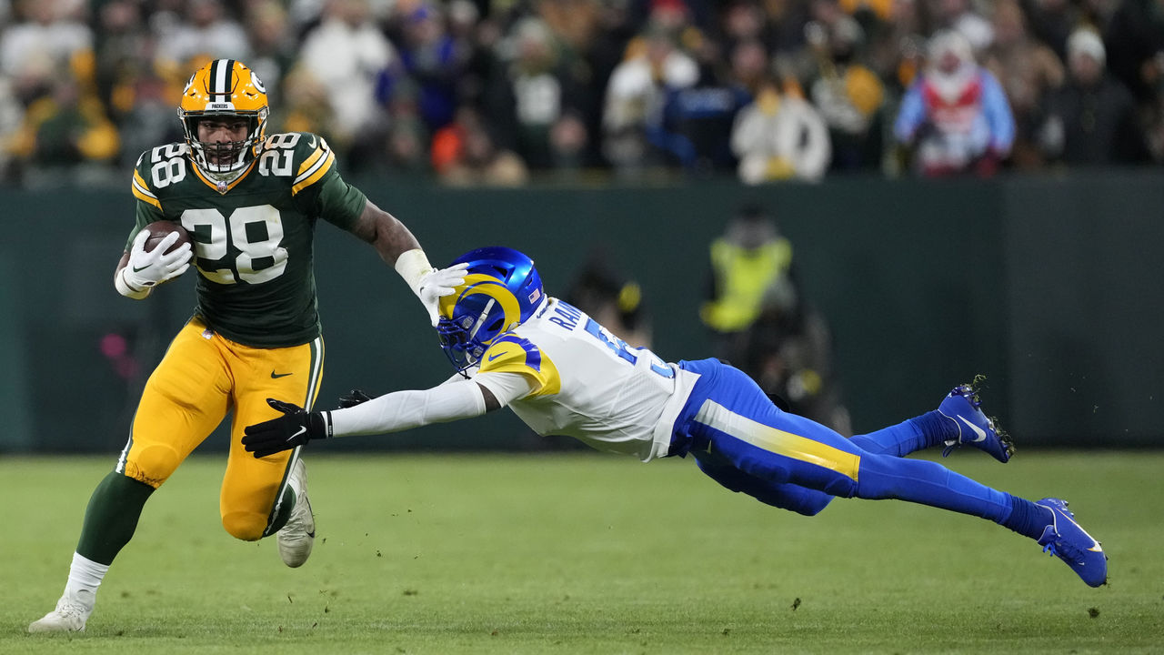 Packers keep playoff hopes alive with MNF victory over Rams