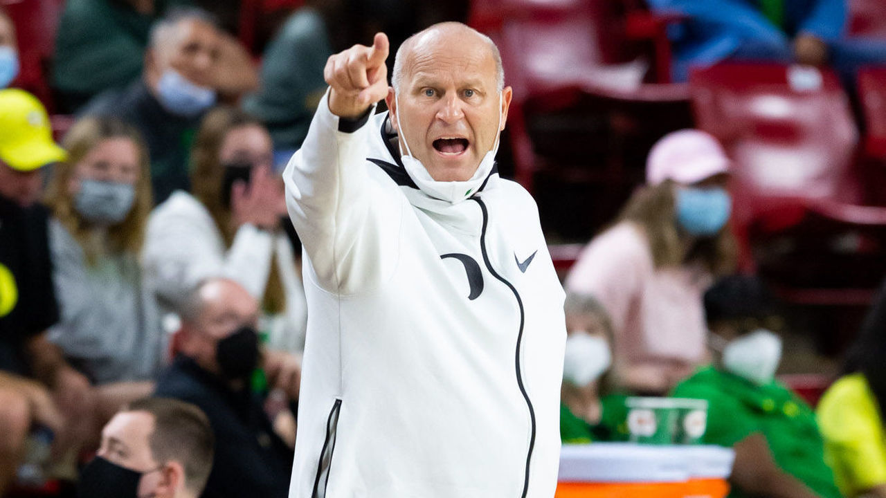 TEMPE, AZ - FEBURARY 6: Oregon Head Coach Kelly Graves gives a defensive play during a women's basketball game between the Oregon Ducks and the Arizona State Sun Devils on February 6, 2022, at Desert Financial Arena in Tempe, AZ.