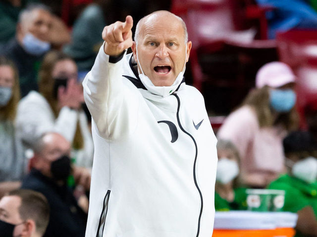 TEMPE, AZ - FEBURARY 6: Oregon Head Coach Kelly Graves gives a defensive play during a women's basketball game between the Oregon Ducks and the Arizona State Sun Devils on February 6, 2022, at Desert Financial Arena in Tempe, AZ.