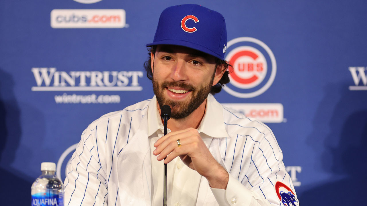 CHICAGO, ILLINOIS - DECEMBER 21: Dansby Swanson #7 of the Chicago Cubs speaks to the media during his introductory press conference at Wrigley Field on December 21, 2022 in Chicago, Illinois.