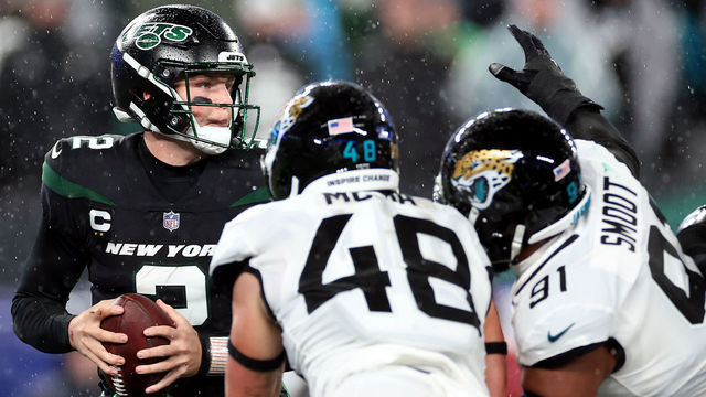EAST RUTHERFORD, NEW JERSEY - DECEMBER 22: Quarterback Zach Wilson #2 of the New York Jets looks to pass during the 1st half of the game Jacksonville Jaguars at MetLife Stadium on December 22, 2022 in East Rutherford, New Jersey.
