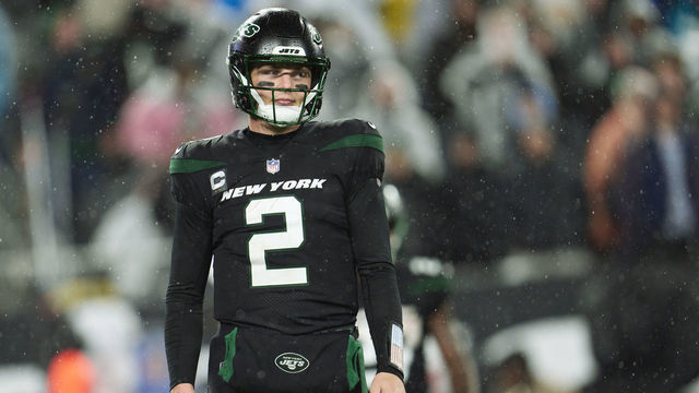 EAST RUTHERFORD, NJ - DECEMBER 22: Zach Wilson #2 of the New York Jets looks towards the sideline against the Jacksonville Jaguars during the first half at MetLife Stadium on December 22, 2022 in East Rutherford, New Jersey.