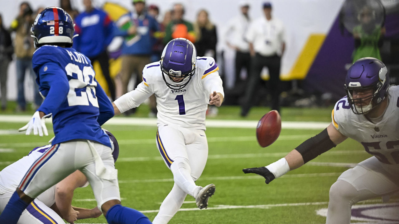 Vikings Edge Giants 27-24 on Joseph's Game Ending 61-Yard FG