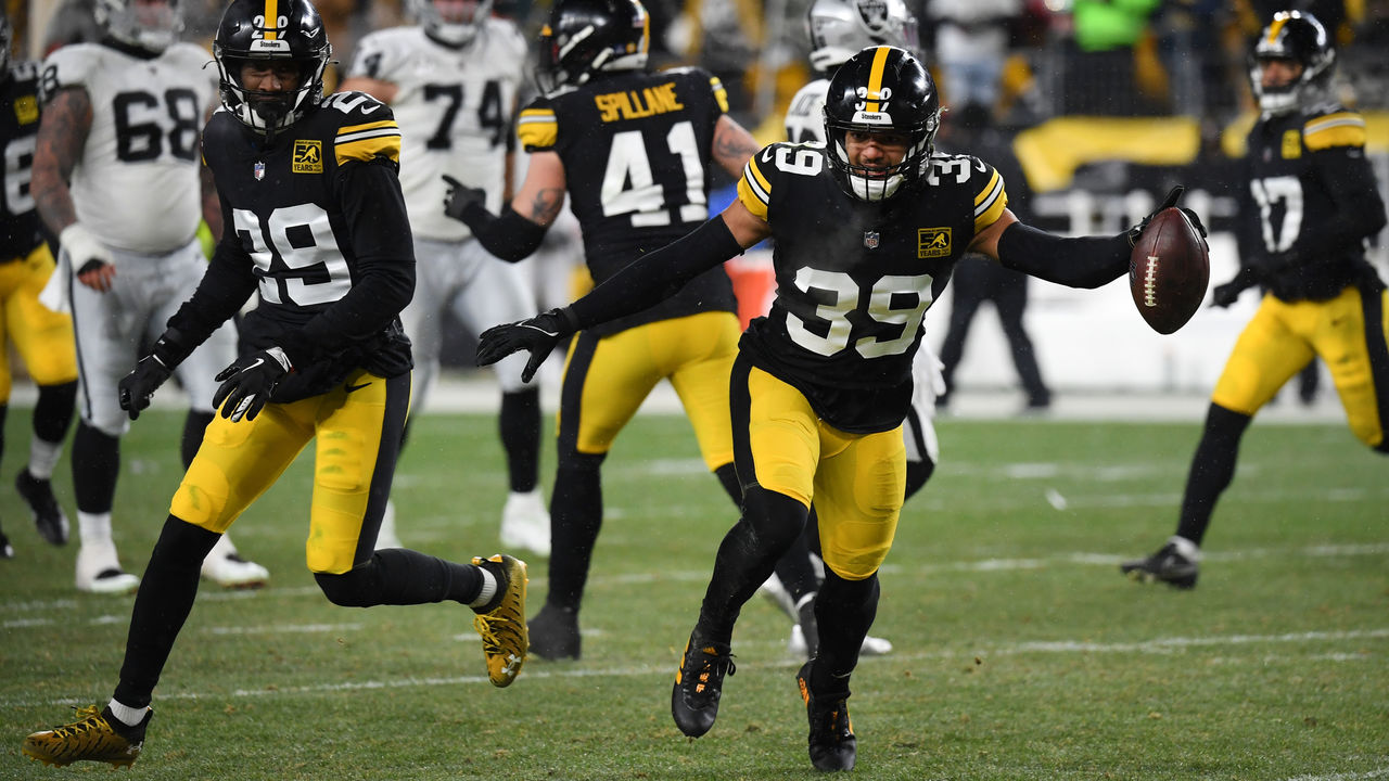 Steelers keep playoff hopes alive with late rally vs. Raiders as they honor  Franco Harris