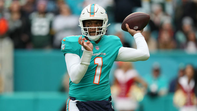 MIAMI GARDENS, FL - DECEMBER 25: Miami Dolphins quarterback Tua Tagovailoa (1) makes a pass attempt in the first half during the game between the Green Bay Packers and the Miami Dolphins on Sunday, December 25, 2022 at Hard Rock Stadium, Miami Gardens, Fla.