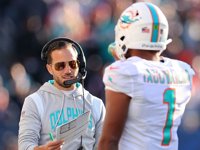 Head coach Mike McDaniel of the Miami Dolphins talks with head coach  News Photo - Getty Images