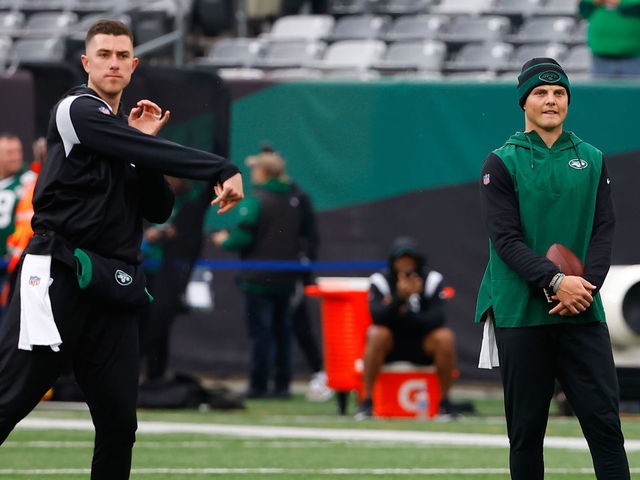 New York Jets quarterback Zach Wilson (2) during the warm-up