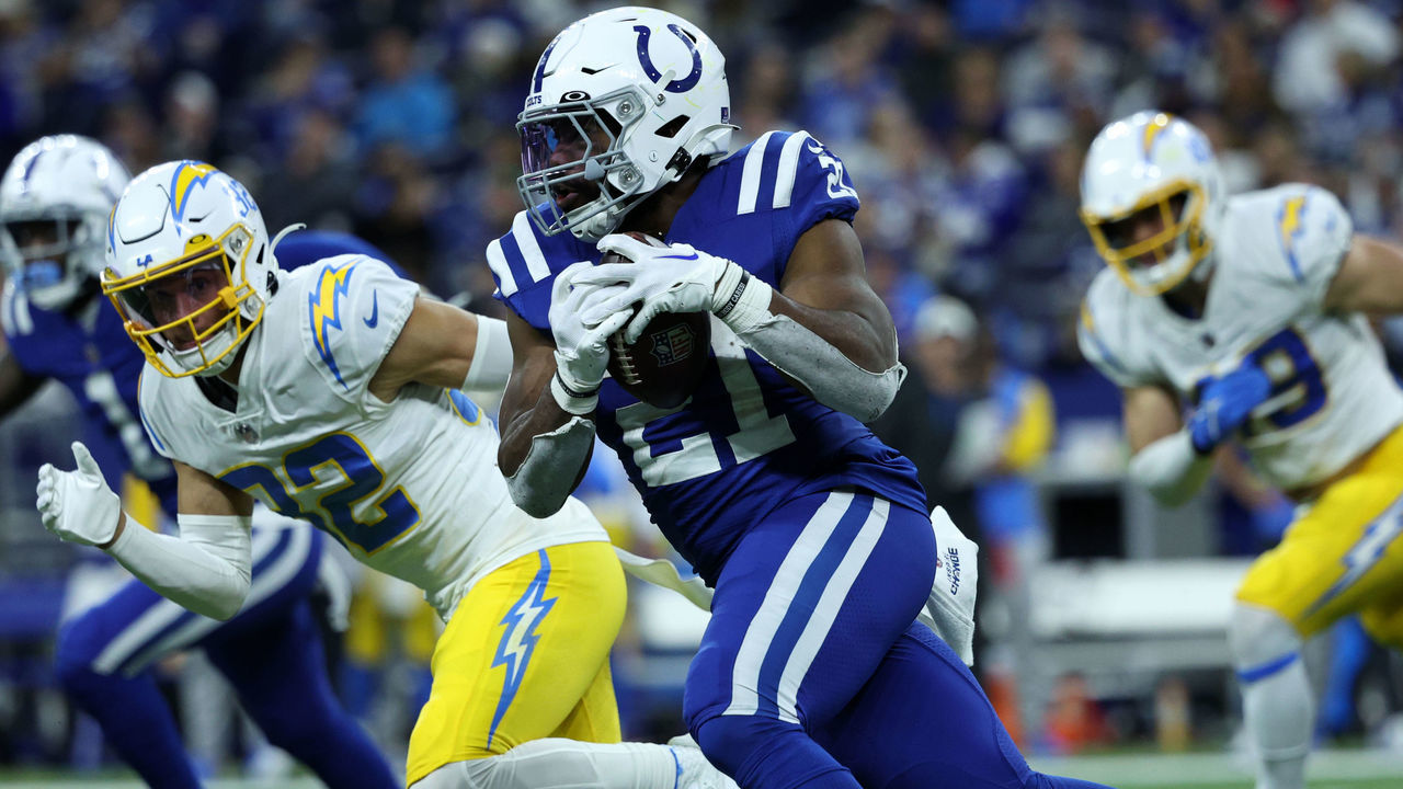 INDIANAPOLIS, INDIANA - DECEMBER 26: Zack Moss #21 of the Indianapolis Colts runs with the ball against the Los Angeles Chargers at Lucas Oil Stadium on December 26, 2022 in Indianapolis, Indiana.