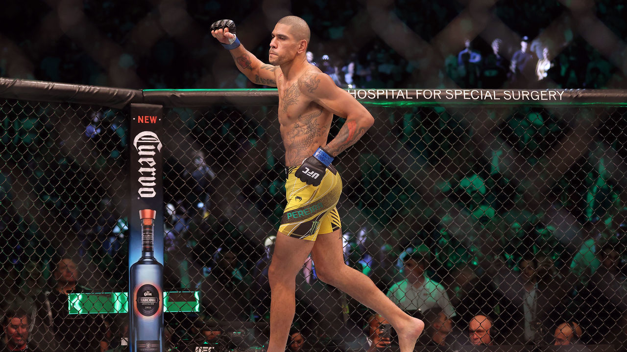 NEW YORK, NEW YORK - NOVEMBER 12: Alex Pereira jogs around the octagon prior to his middleweight fight against Israel Adesanya at UFC 281 at Madison Square Garden on November 12, 2022 in New York City.