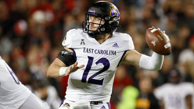 CINCINNATI, OH - NOVEMBER 11: East Carolina Pirates quarterback Holton Ahlers (12) passes the ball during the game against the East Carolina Pirates and the Cincinnati Bearcats on November 11, 2022, at Nippert Stadium in Cincinnati, OH. (Photo by Ian Johnson/Icon Sportswire via Getty Images